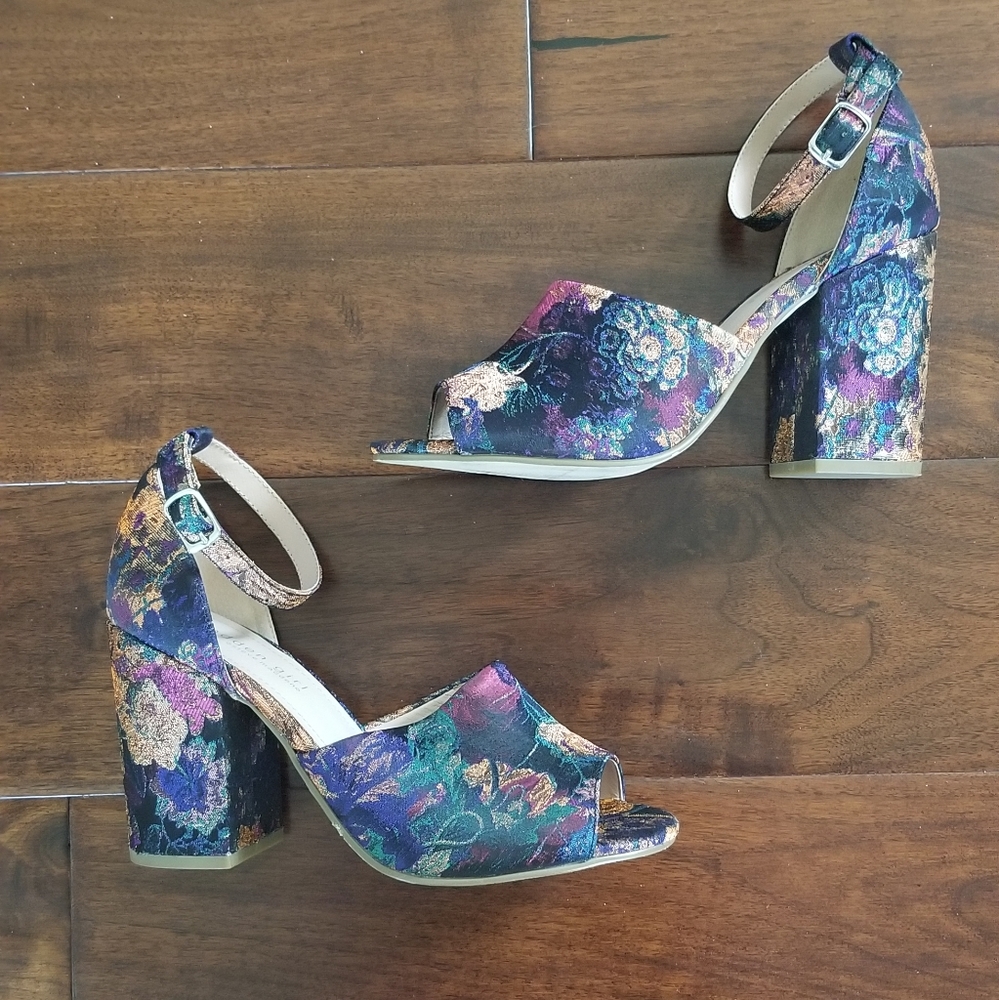 MADDEN GIRL "Clarah" Multi Color Block Heel Fabric Sandals - Size 7.5